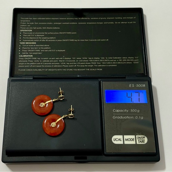 SOLID 14K GOLD ROUND CORAL DYED JADE DANGLE DROP EARRINGS - Picture 7 of 8